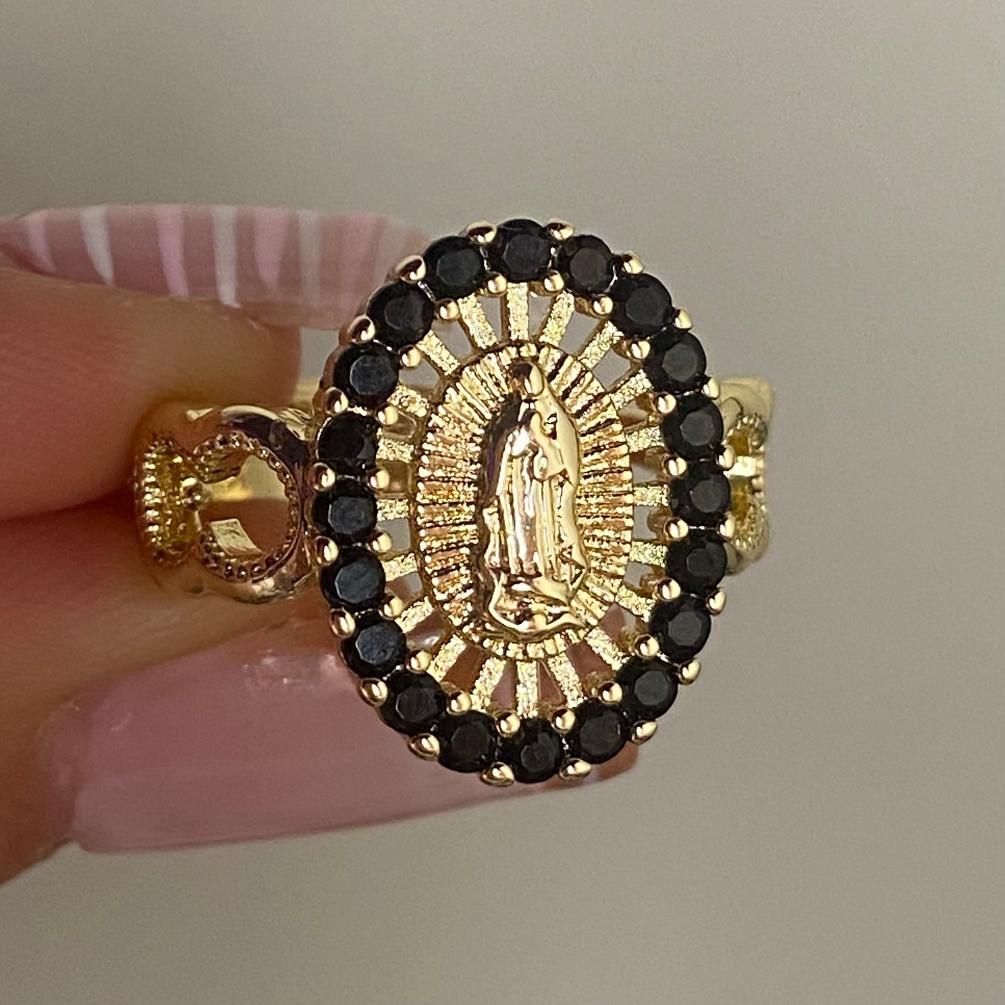Chunky black Virgen ring
