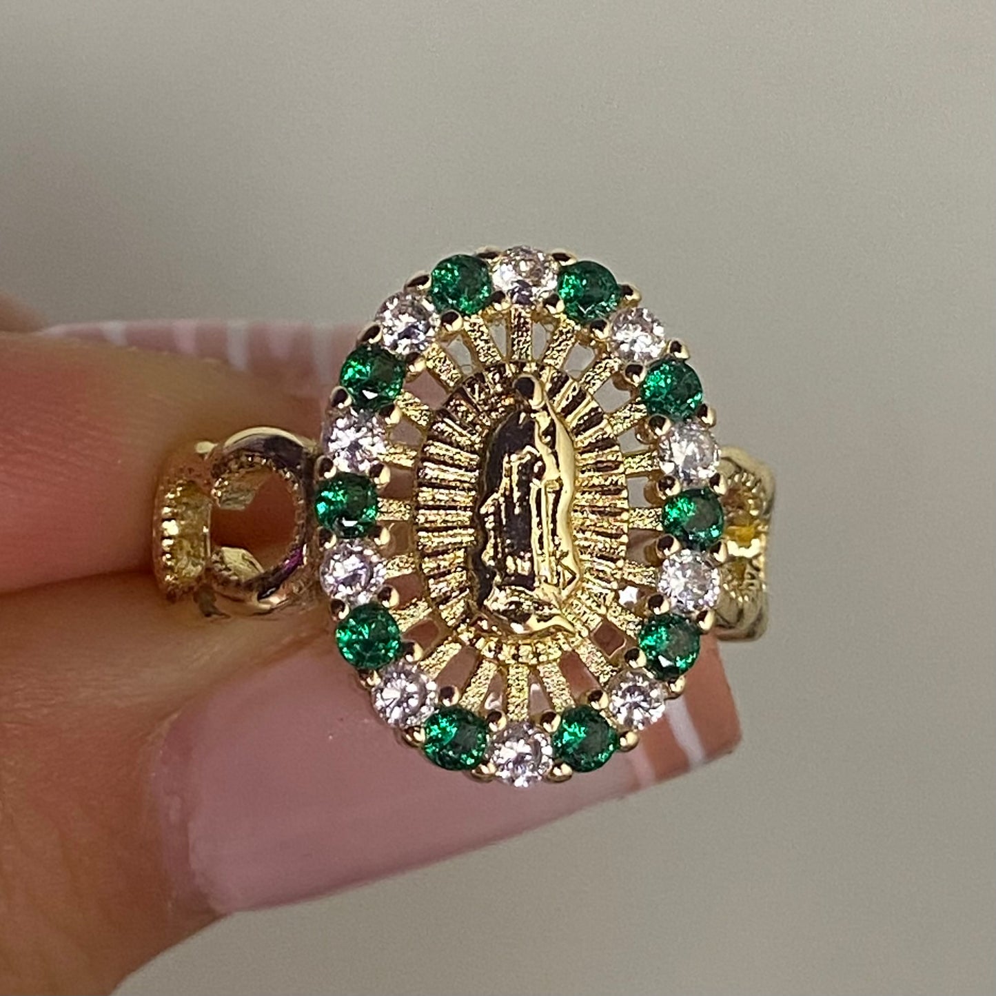 Chunky green Virgen ring